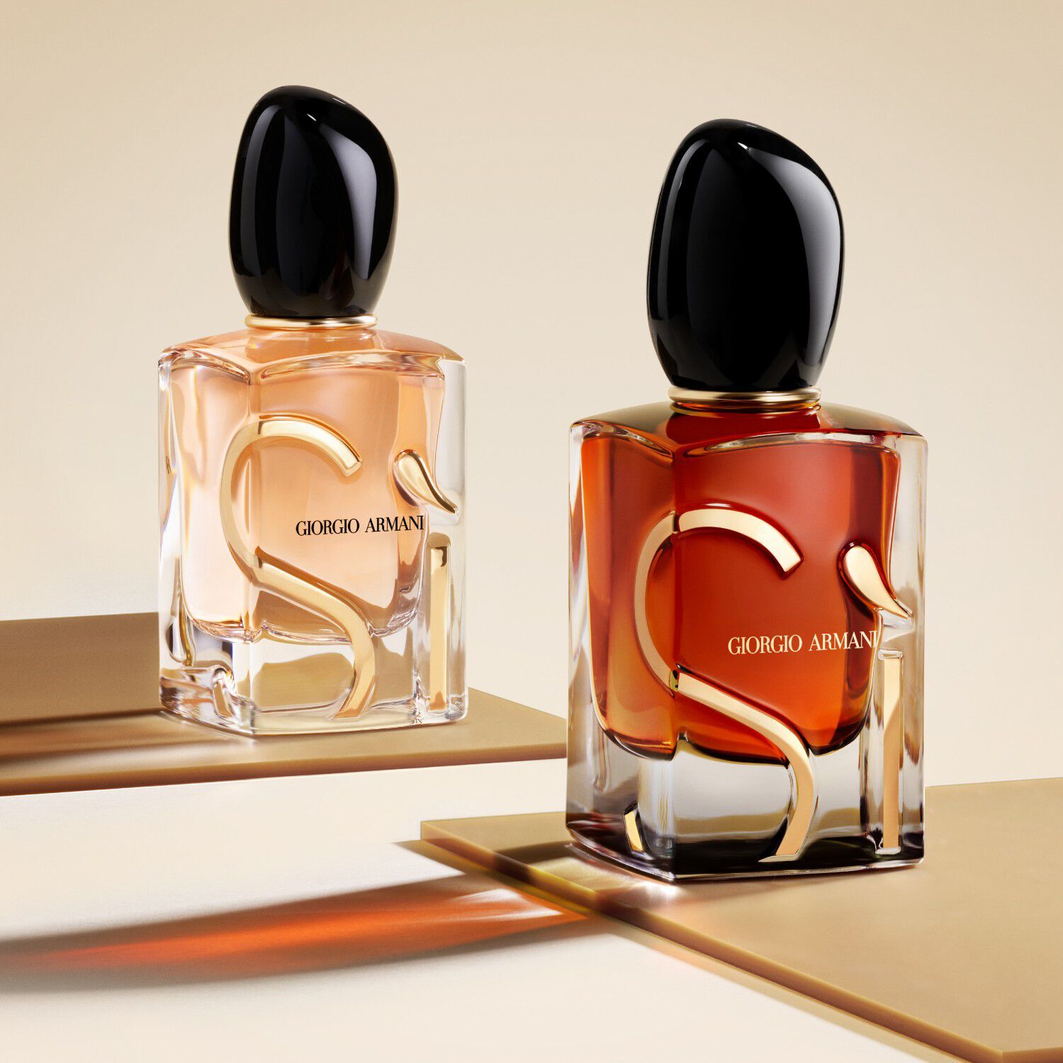 Ein SI PARFUM und ein SI EAU DE PARFUM.