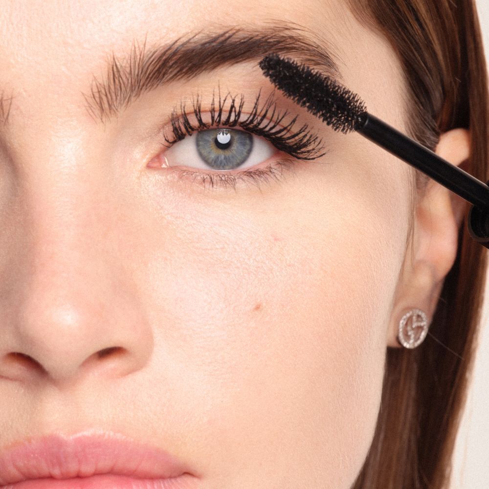 Applying Armani Beauty  VERTIGO DRAMA MASCARA to lift and define the lashes