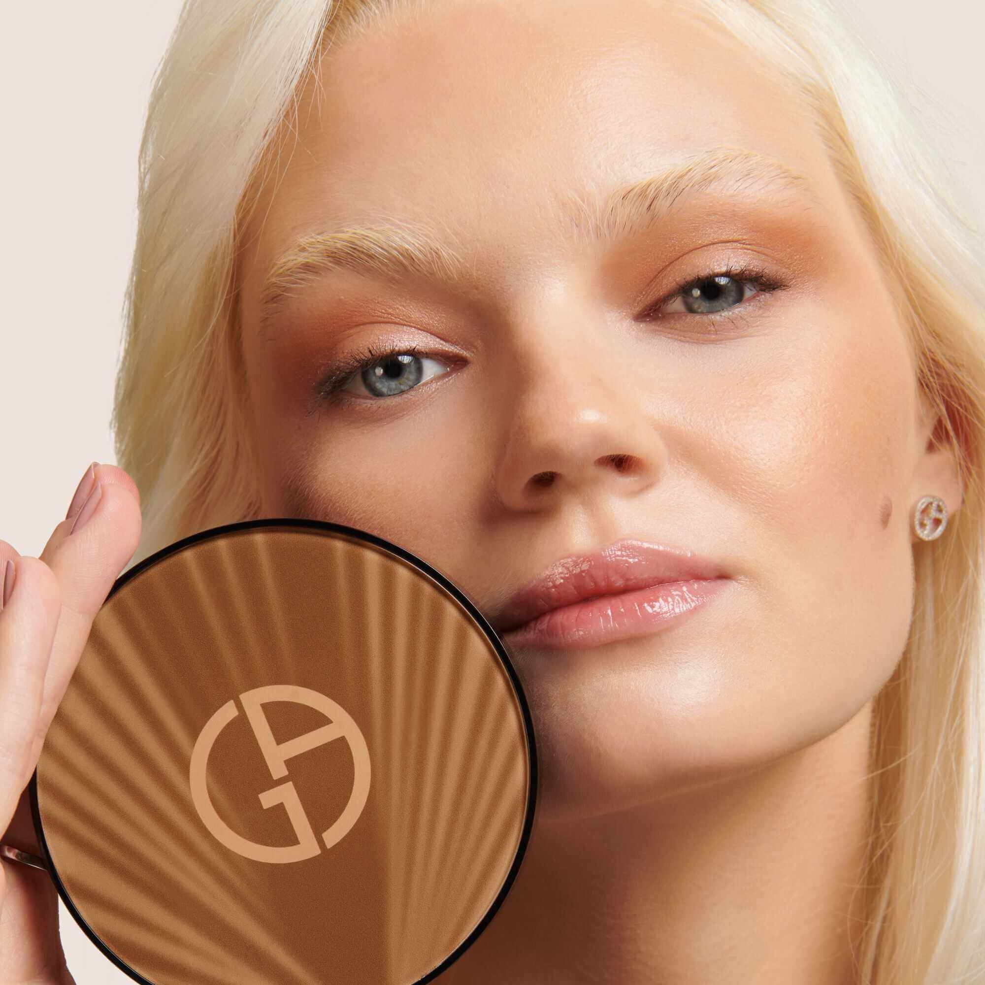 Luminous Silk Bronzing Powder